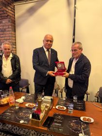 Erenler Anadolu Voleybol Kulübü’nün 2. Lig başarısı onur yemeğinde kutlandı - Fotoğraf 1